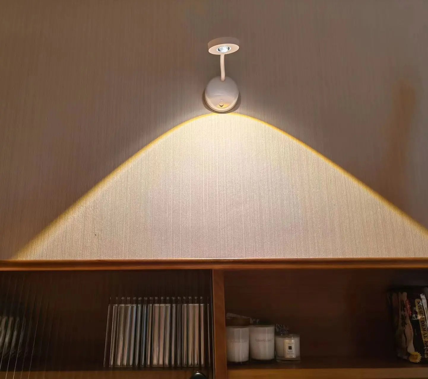 GalleryBeam™ Wireless Rechargeable Art Light GalleryBeam™